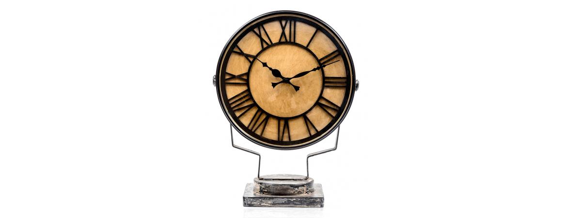 Iron Rusty Finish Lamp Style Clock (H:31cm x W:33cm x D:34cm)