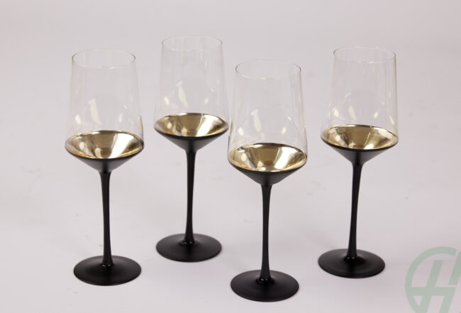 Set of 4 Black Stem Red Wine Glasses