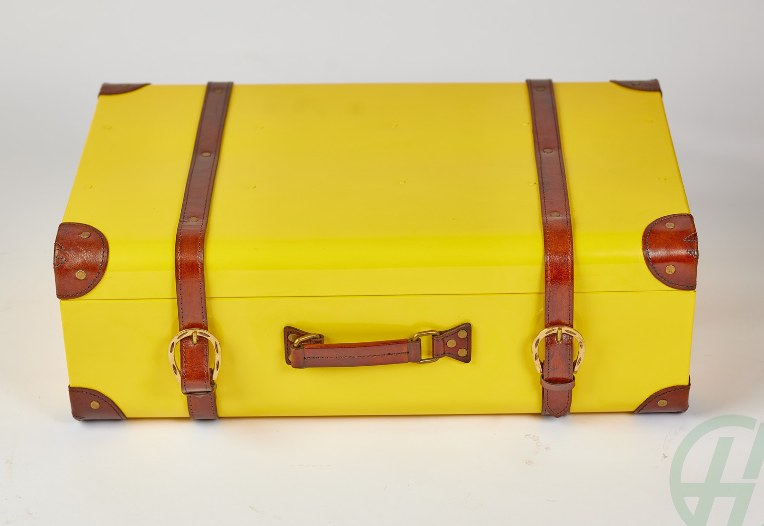 Small yellow handcrafted leather storage trunk (H:17cm x W:50cm x D:31cm)