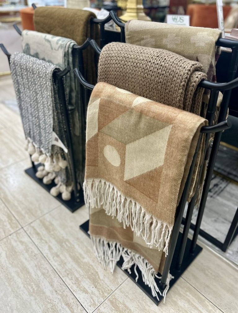 The Ultimate Guide to Plush Throws for Effortless Elegance