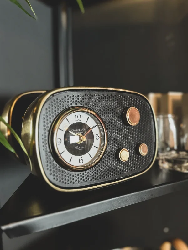 RETRO RADIO CLOCK